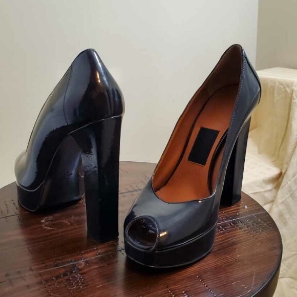Lanvin Patent Leather Peep-Toe Pumps👠 - Picture 2 of 4